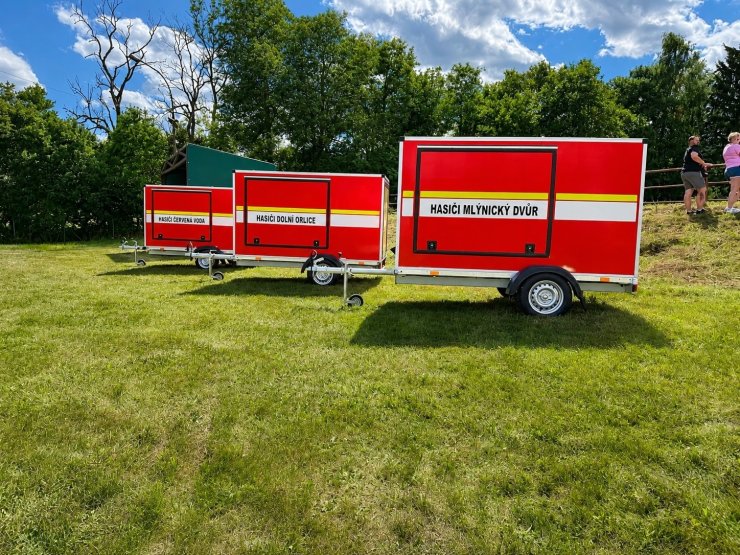We ceremonially handed over three new firefighting trailers in Červená Voda.