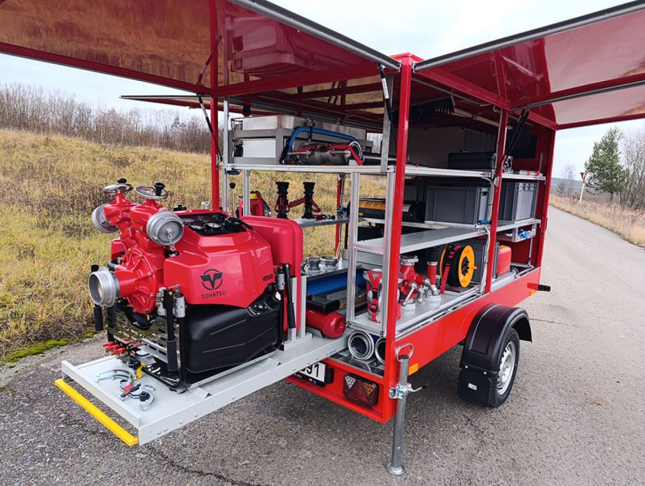 Reliable fire-trailers
for firefighting.
